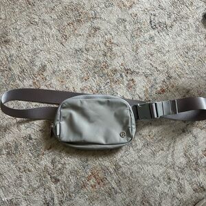 lululemon Gray Everywhere Belt Bag - Sleek Trendy Everyday Waist Pack